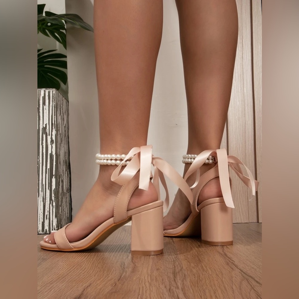 Women’s Pearl Bow Heels